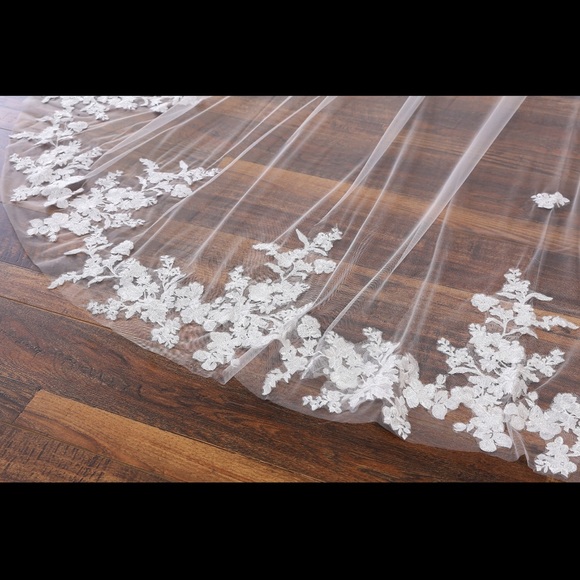 Vintage Lace Royal Wedding Veil - Picture 2 of 8